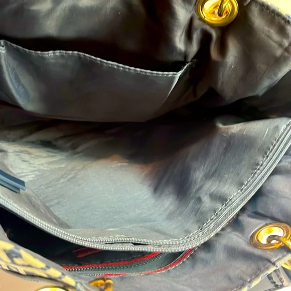 Tommy Hilfiger Signature Marineblau Canvas Tote w/Navy Patent Leather Trim - Picture 11 of 12